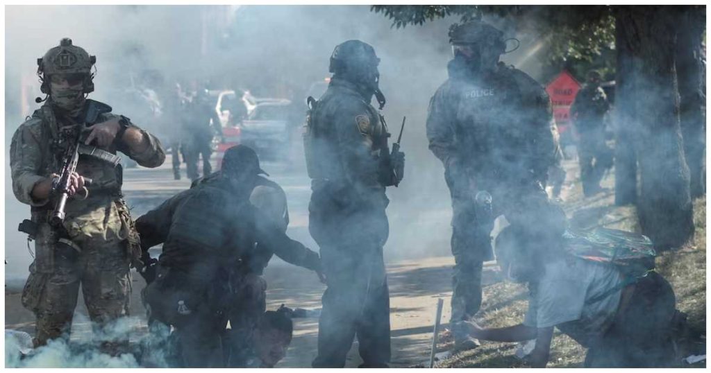 tbn24-20251004230333-725-chicago border agens
