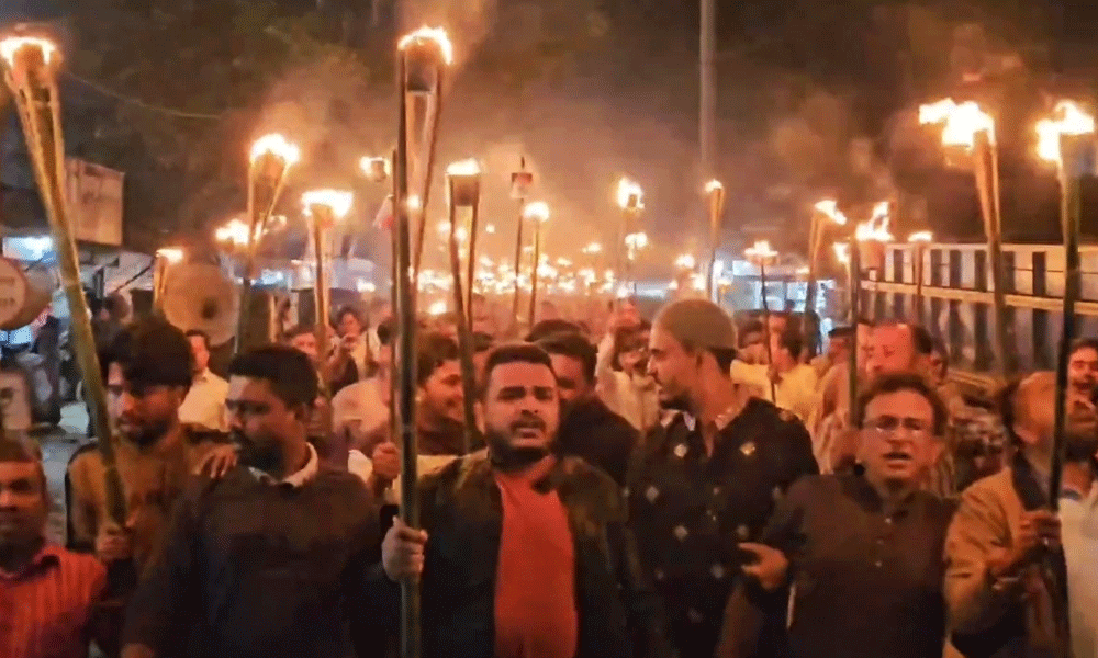 শেখ মজিবুর রহমান ইকবালের সমর্থনে মশাল মিছিল