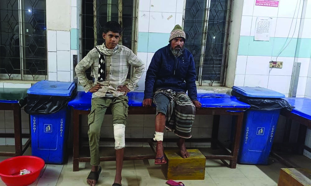 মানিকগঞ্জে এক ঘণ্টার ব্যবধানে চার ককটেল বিস্ফোরণ, আহত ২