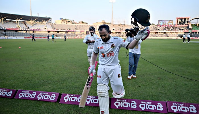 শততম টেস্টে অসাধারণ মুশফিক, সেঞ্চুরির অপেক্ষা