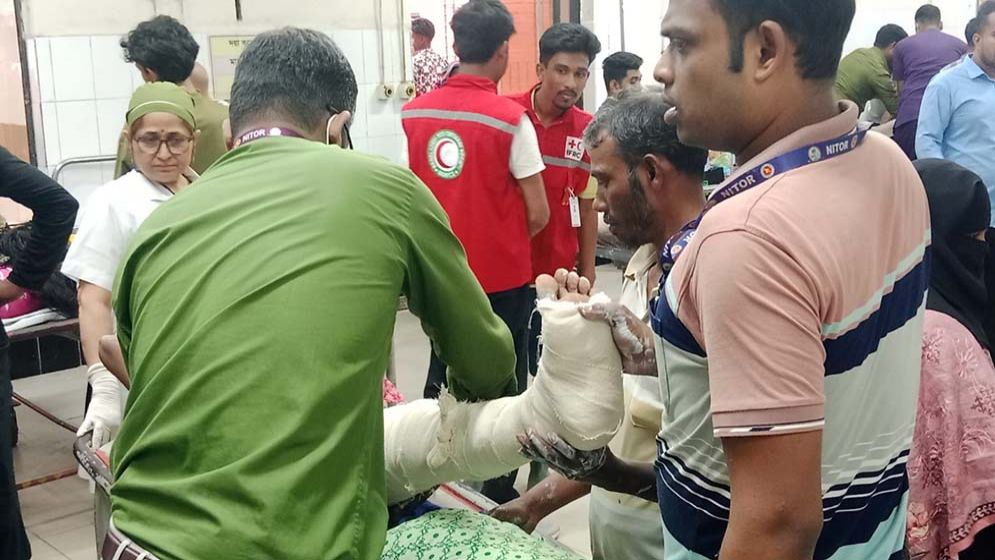 পঙ্গু হাসপাতালে আহতদের ঢল