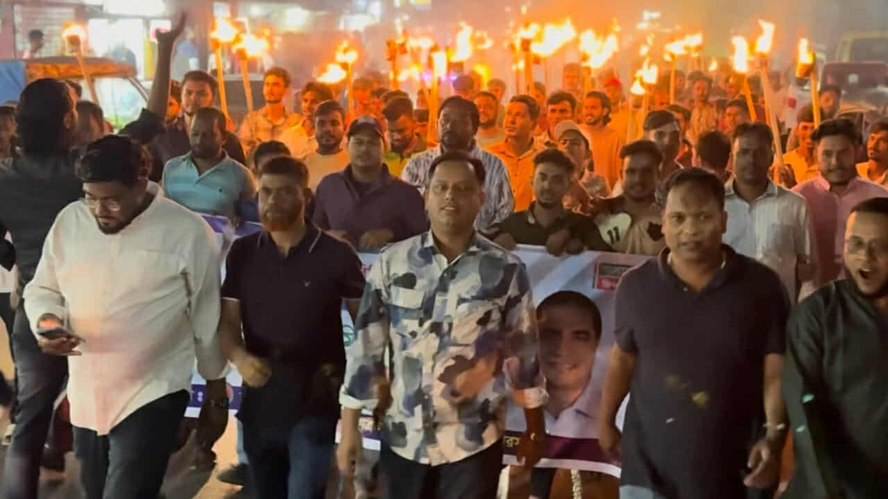 চট্টগ্রামে লকডাউন বিরোধী যুবদলের মিছিলের নেতৃত্বে যুবলীগ ছাত্রলীগ নেতা