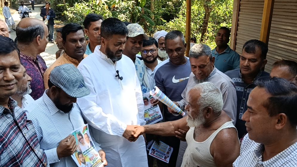 ফেনীতে খালেদা জিয়ার পক্ষে নির্বাচনি গণসংযোগ