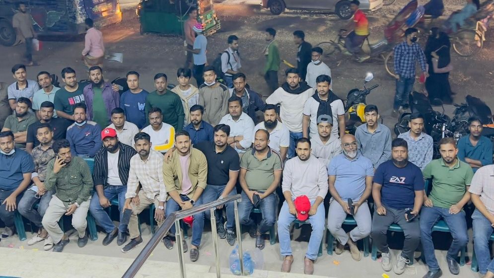 আ.লীগের ‘ধ্বংসাত্মক’ কর্মকাণ্ড প্রতিহত করতে উত্তরায় বিএনপির তিন সংগঠনের অবস্থান