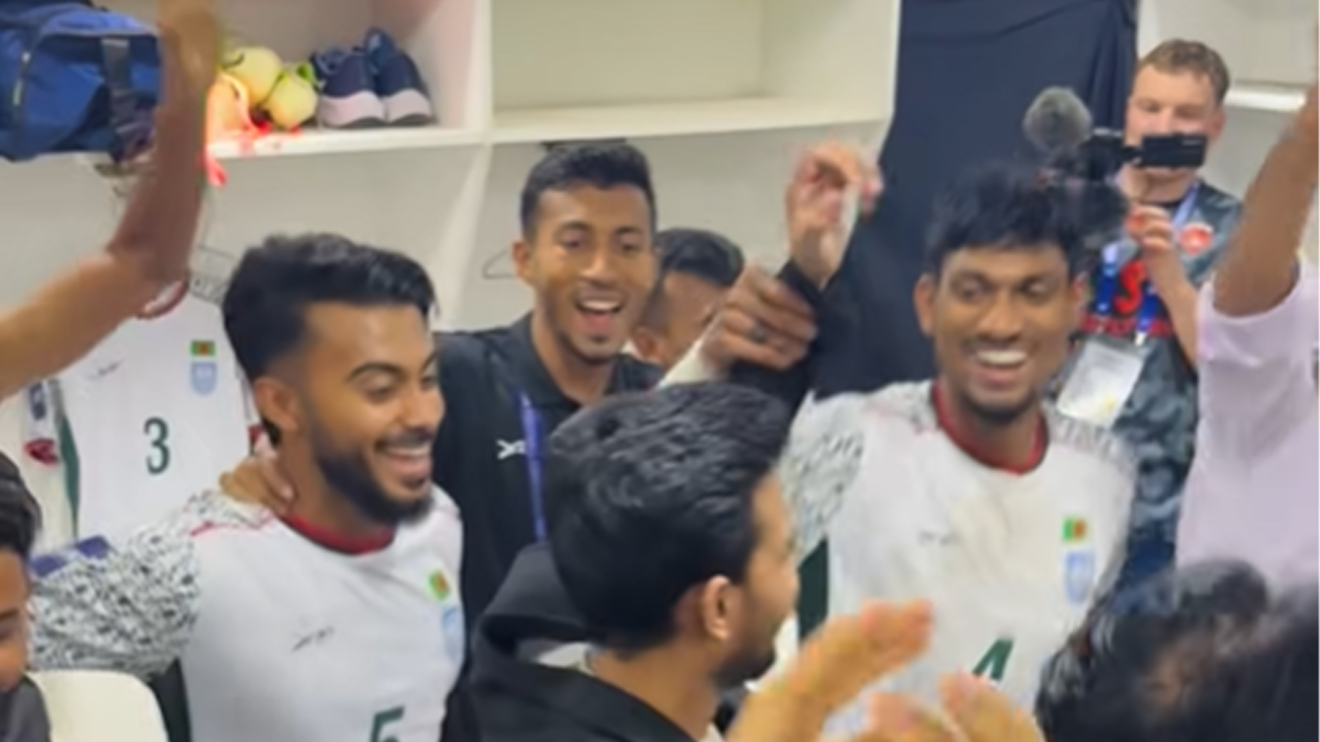 ভারতকে হারানোয় ২ কোটি টাকা বোনাস ঘোষণা দিলেন ক্রীড়া উপদেষ্টা আসিফ মাহমুদ