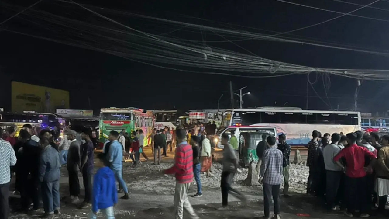 সাড়ে ৩ ঘণ্টা পর বরিশাল-ঢাকা মহাসড়ক সচল