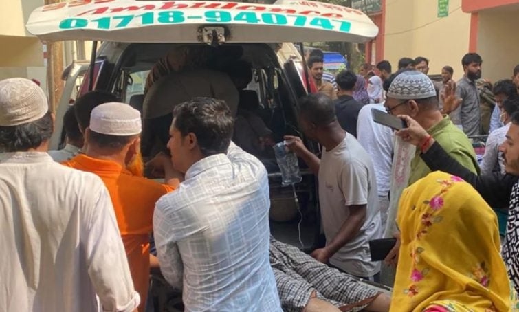 ভূমিকম্পে আহত ছেলের পর মারা গেলেন বাবাও