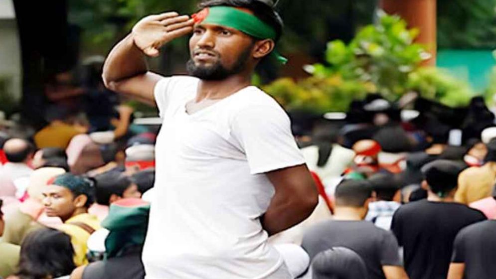 এনসিপির মনোনয়ন ফরম কিনলেন সেই রিকশাচালক