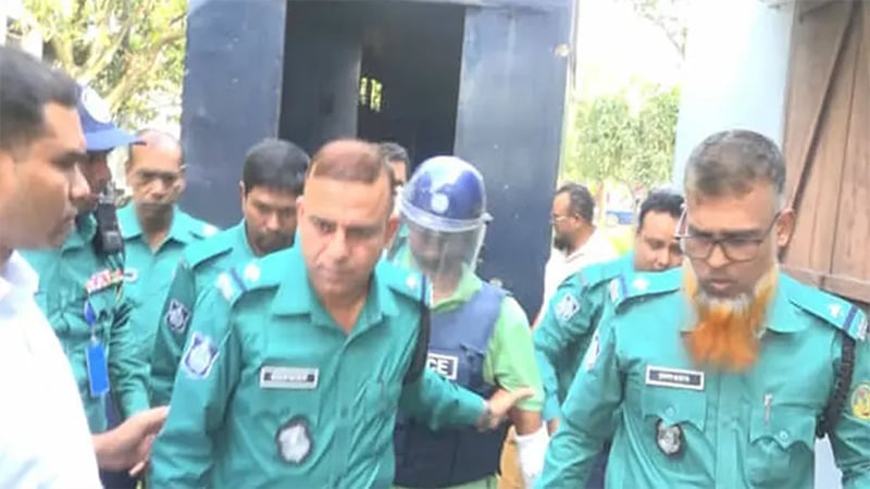 পুলিশ হেফাজতে থাকা আসামির বক্তব্য সংবাদ মাধ্যমে প্রচারে চার পুলিশ সাময়িক বরখাস্ত