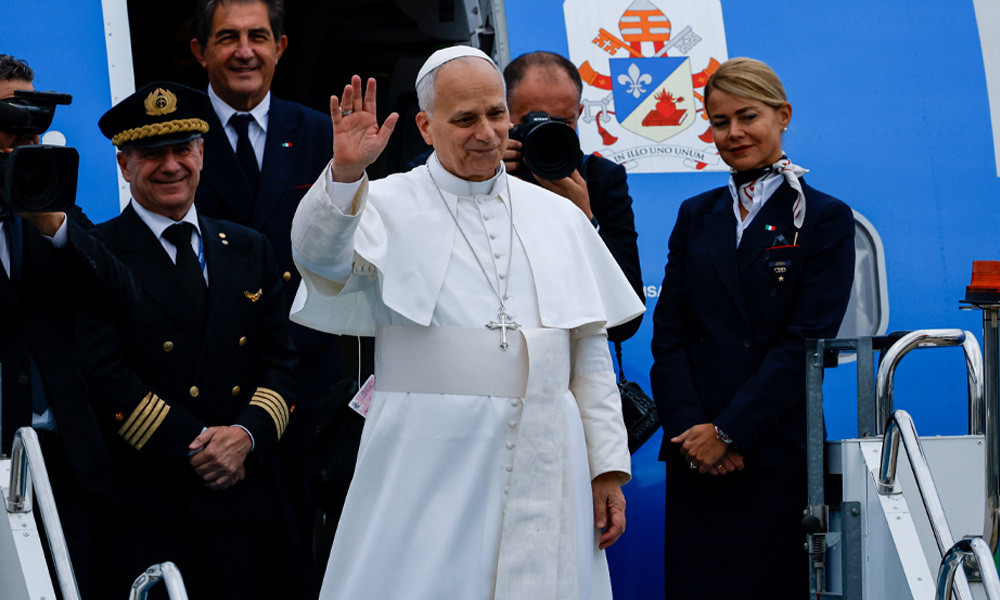 ভেনিজুয়েলায় সামরিক শক্তি ব্যবহার না করতে ট্রাম্পকে আহ্বান পোপ লিওর