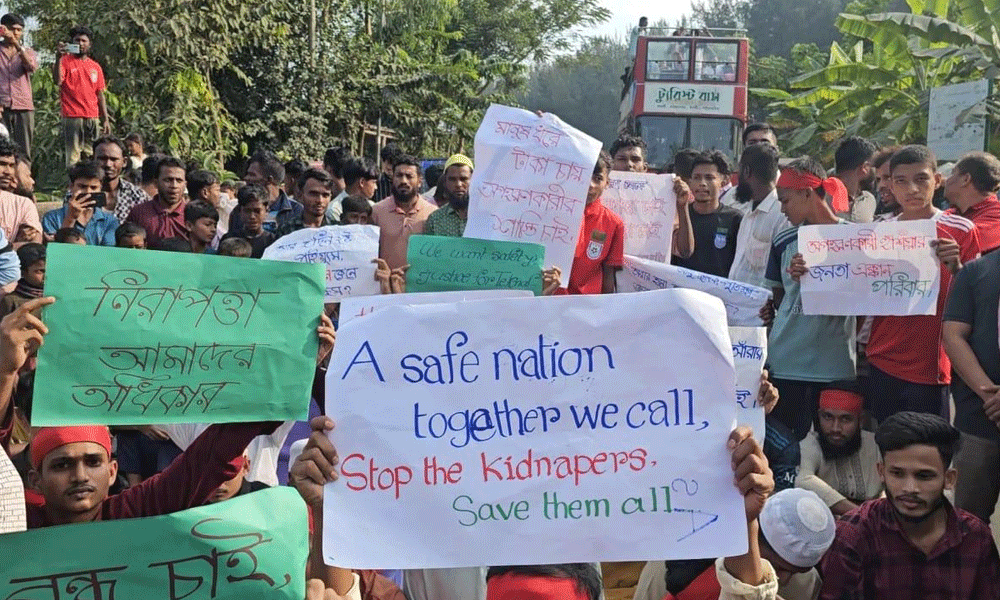 টেকনাফে অপহরণ রোধে ব্যবস্থা নিতে সড়ক অবরোধ