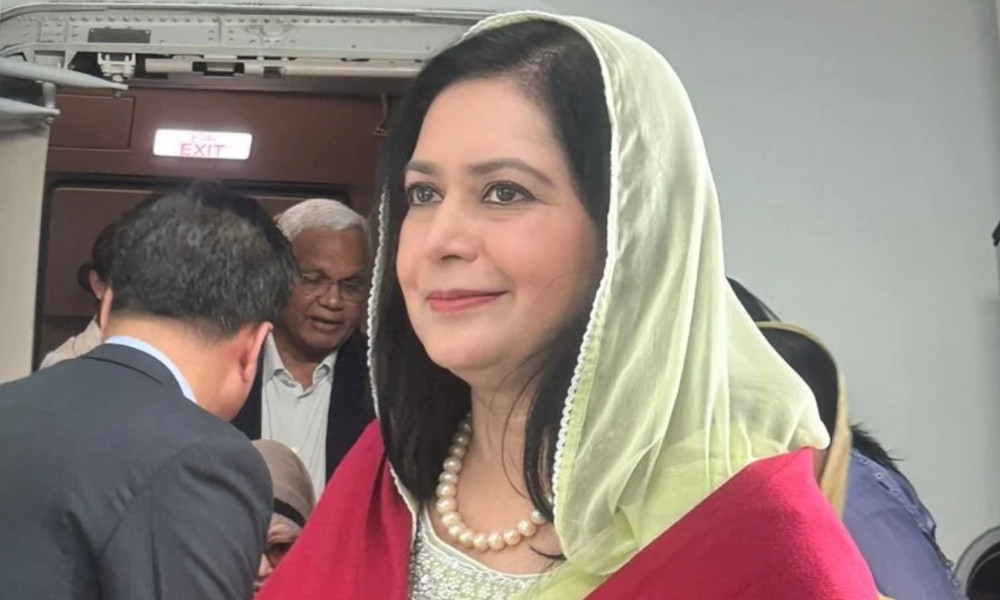 দেশের উদ্দেশে লন্ডনে বিমানবন্দরে চেক ইন জুবাইদা রহমানের