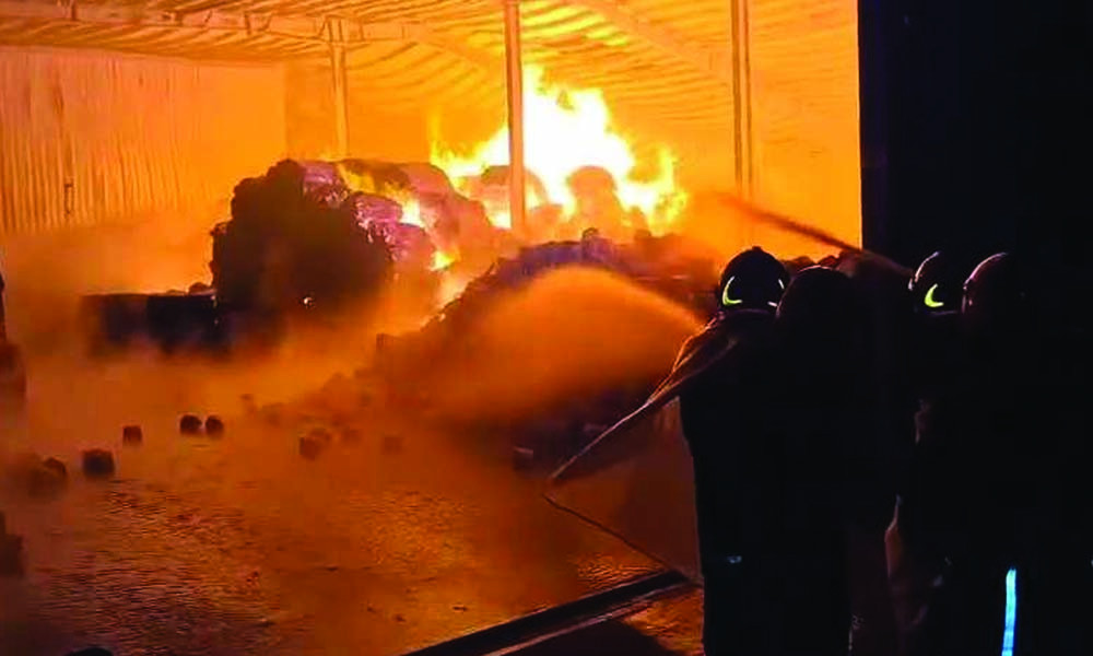 নরসিংদীতে সুতার কারখানায় আগুন, এক ঘণ্টার চেষ্টায় নিয়ন্ত্রণে