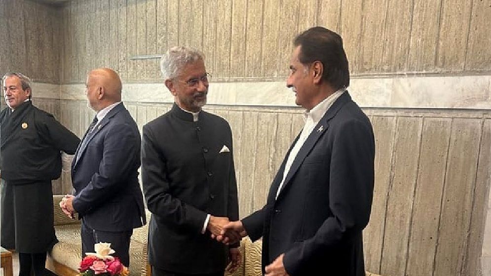 ঢাকায় পাকিস্তানের স্পিকারের সঙ্গে ভারতের পররাষ্ট্রমন্ত্রীর বৈঠক