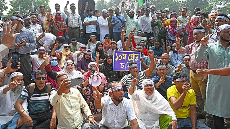 ৪৩ শিক্ষককে বদলির পর প্রাথমিক শিক্ষকদের শাটডাউন স্থগিত