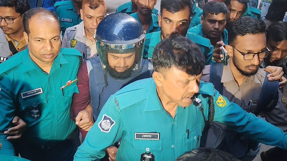 ‘স্ত্রীর সঙ্গে ঝামেলা হয়েছে’ বলে গাড়ি ম্যানেজ করেন ফয়সাল