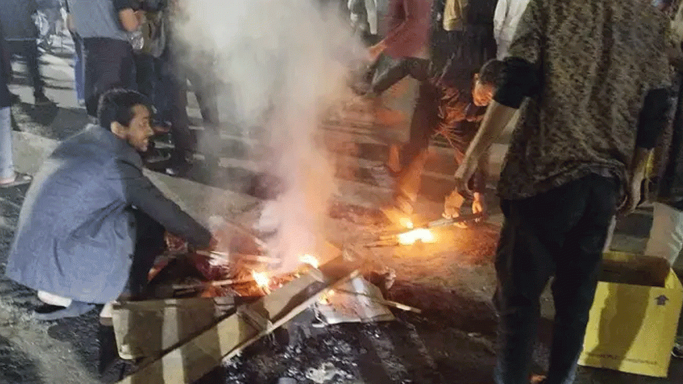 হাদির মৃত্যুর খবরে শাহবাগে বিক্ষোভ, যান চলাচল বন্ধ