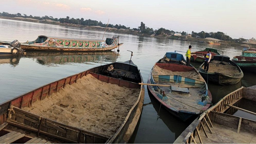 খনিজ বালি চুরি, যুবলীগ নেতাসহ ২১ জনের নামে মামলা