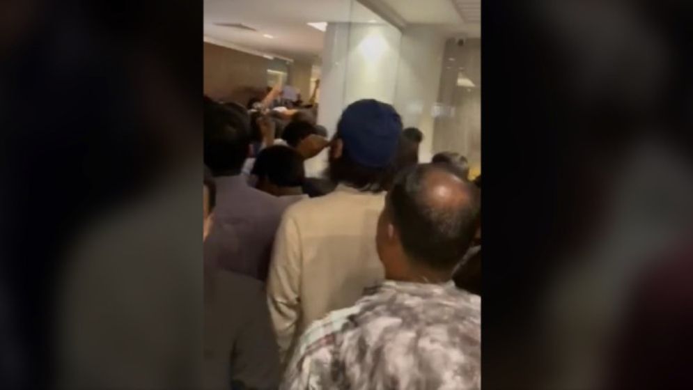 সচিবালয়ে অবরুদ্ধ অর্থ উপদেষ্টা