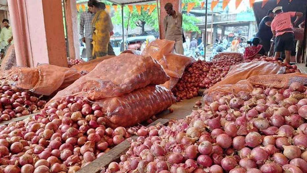 রোববার থেকে পেঁয়াজ আমদানির অনুমতি দেবে সরকার