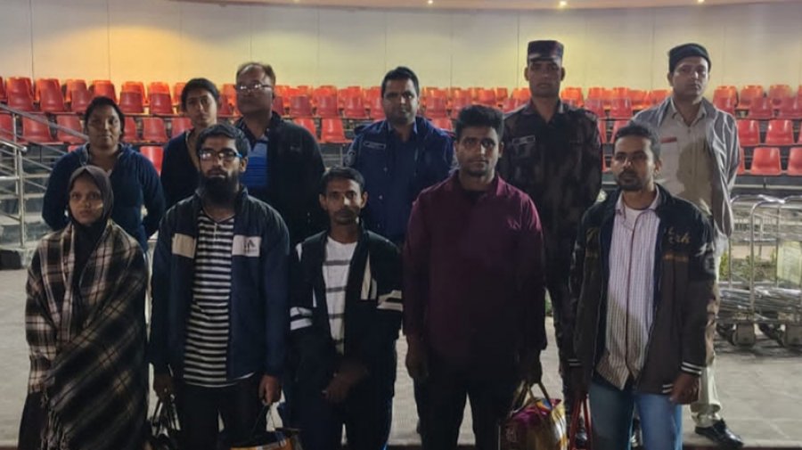 বিশেষ ট্রাভেল পারমিট নিয়ে দেশে ফিরলেন ভারতে গ্রেফতার ৫ জন