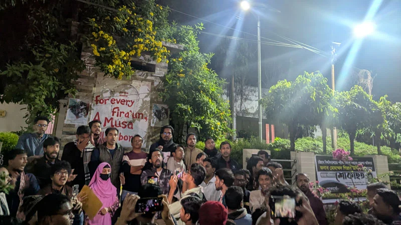 বুদ্ধিজীবী হত্যা নিয়ে বিতর্কিত মন্তব্য, চবি উপ-উপাচার্যের পদত্যাগ দাবি