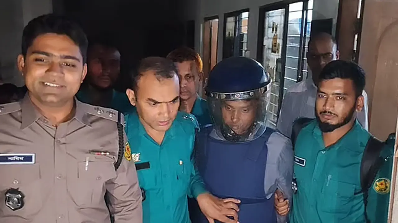 ‘আমাকে শোরুমে নিয়ে যান, সব সত্য বেরিয়ে আসবে’: হাদিকে হত্যাচেষ্টার ঘটনায় ব্যবহৃত মোটরসাইকেলের মালিক