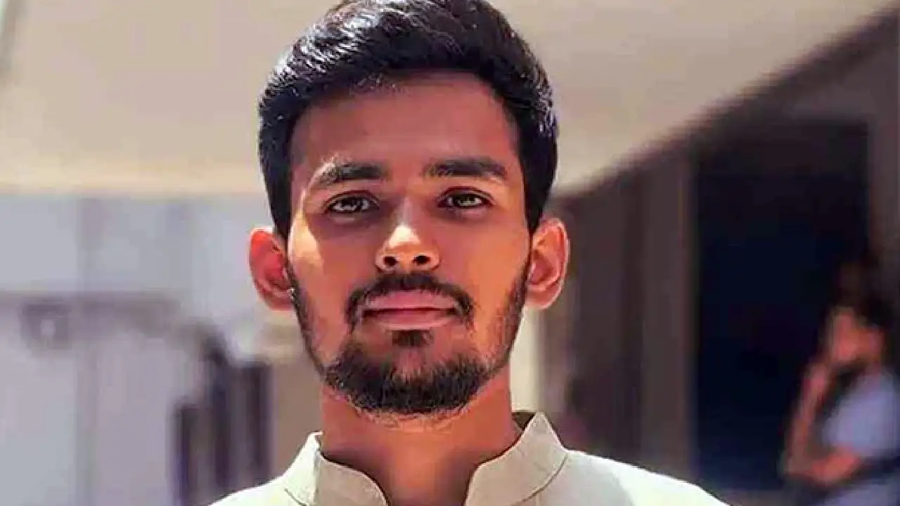 ‘আগুন সন্ত্রাস হাদি ভাইয়ের পথ নয়’: আসিফ মাহমুদ