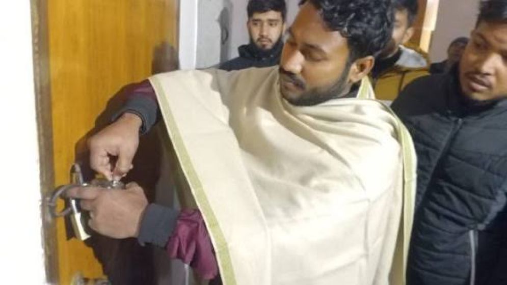 রাবিতে আওয়ামীপন্থি ডিনদের অফিসে তালা