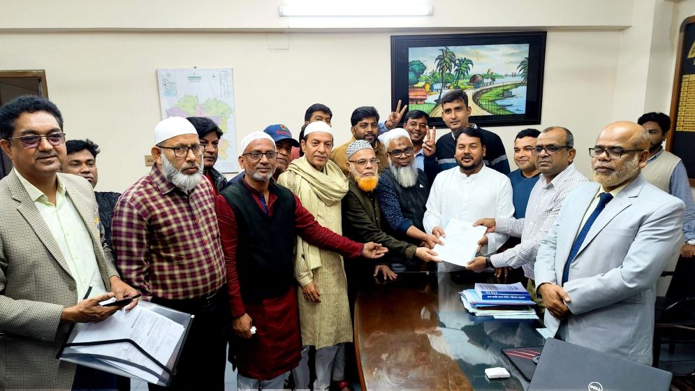 বিএনপি প্রার্থী মিনুর পক্ষে মনোনয়নপত্র সংগ্রহ