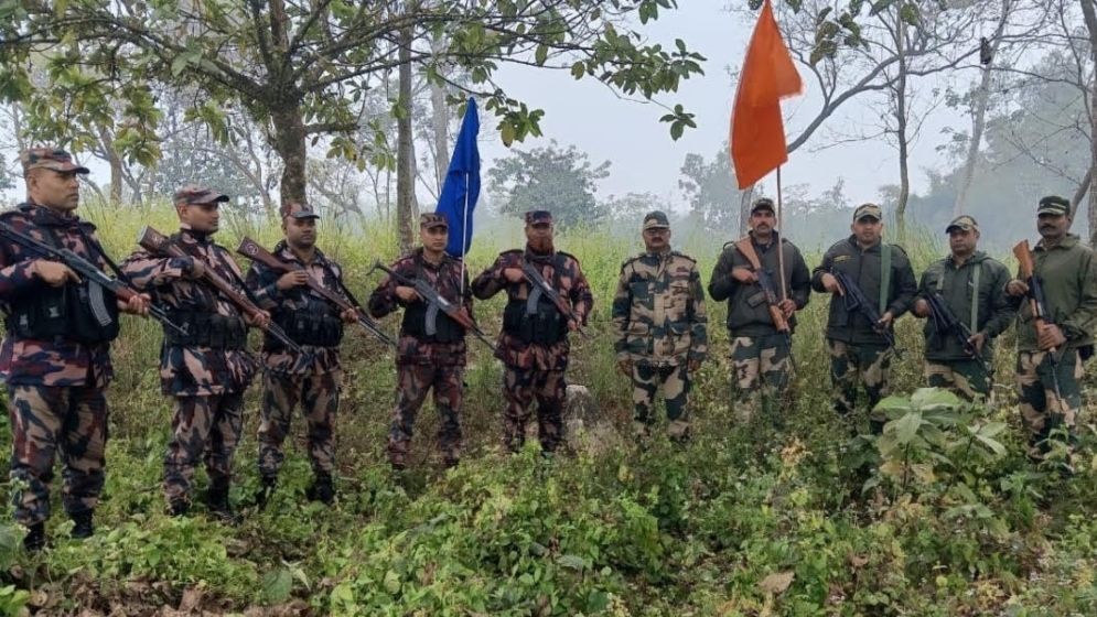 সীমান্তে কাঁটাতারের বেড়া দেওয়ার চেষ্টা বিএসএফের, বিজিবির বাধা