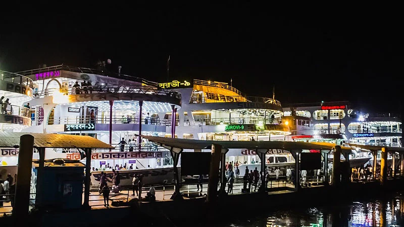 ঘন কুয়াশায় লঞ্চ চলাচল বন্ধ, বিমান ওঠানামায় বিঘ্ন