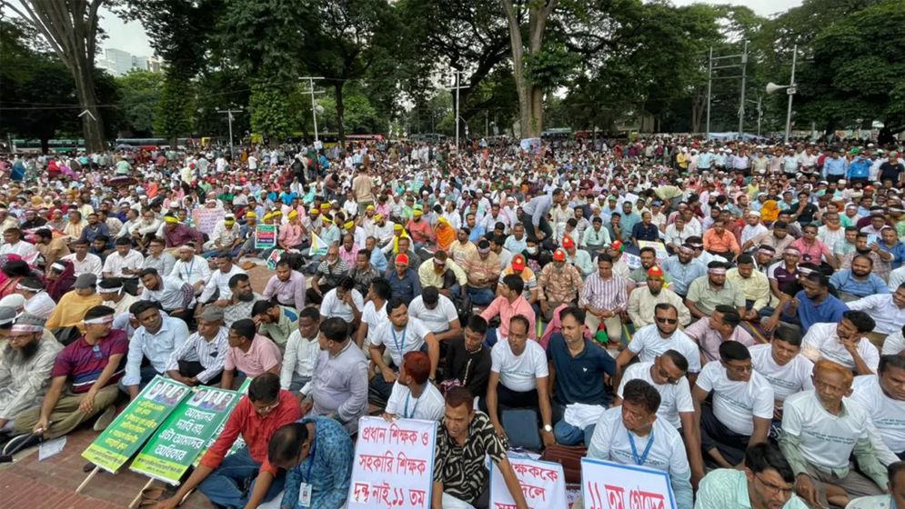 কর্মবিরতির পর এবার ‘কমপ্লিট শাটডাউনে’ যাচ্ছেন প্রাথমিক শিক্ষকরা