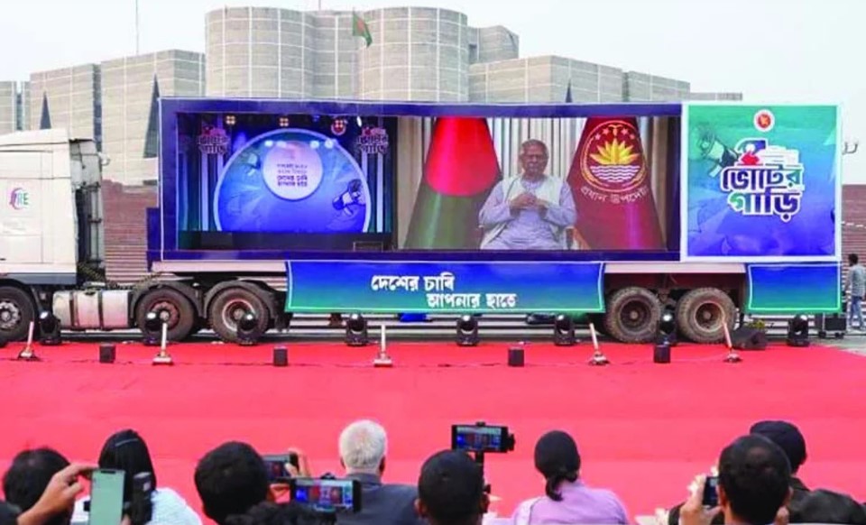 নির্বাচনকে সামনে রেখে দেশজুড়ে প্রচারণা চালাচ্ছে ‘ভোটের গাড়ি’