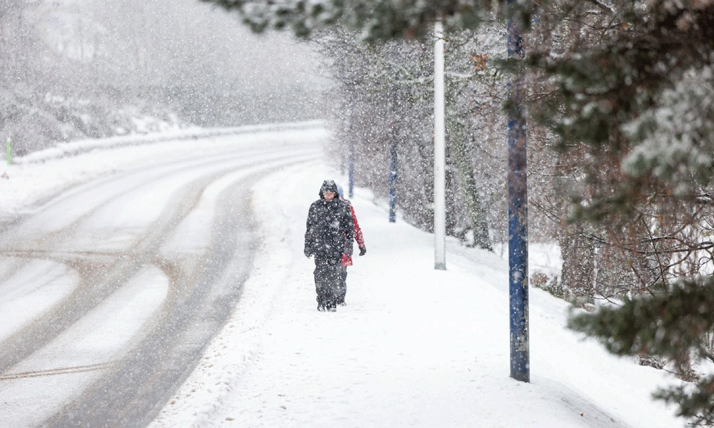ব্রিটেনজুড়ে রেড অ্যালার্ট : ভয়াবহ ঝড়ের আশঙ্কা
