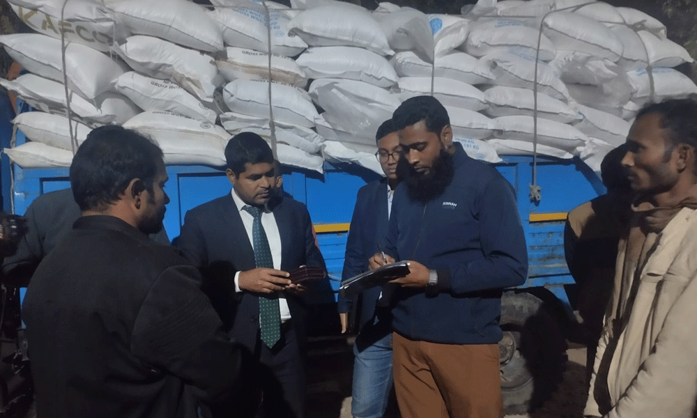 গাইবান্ধায় পাচারকালে ২০০ বস্তা সার জব্দ, জরিমানা