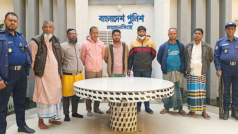 ময়মনসিংহে ৫ পুলিশকে কুপিয়ে আসামি ছিনতাই, বাবাসহ গ্রেফতার ৭