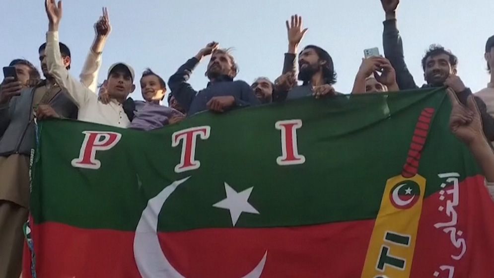 পাকিস্তানের সাবেক প্রধানমন্ত্রী ইমরান খানের মুক্তির দাবিতে করাচিতে বিক্ষোভ