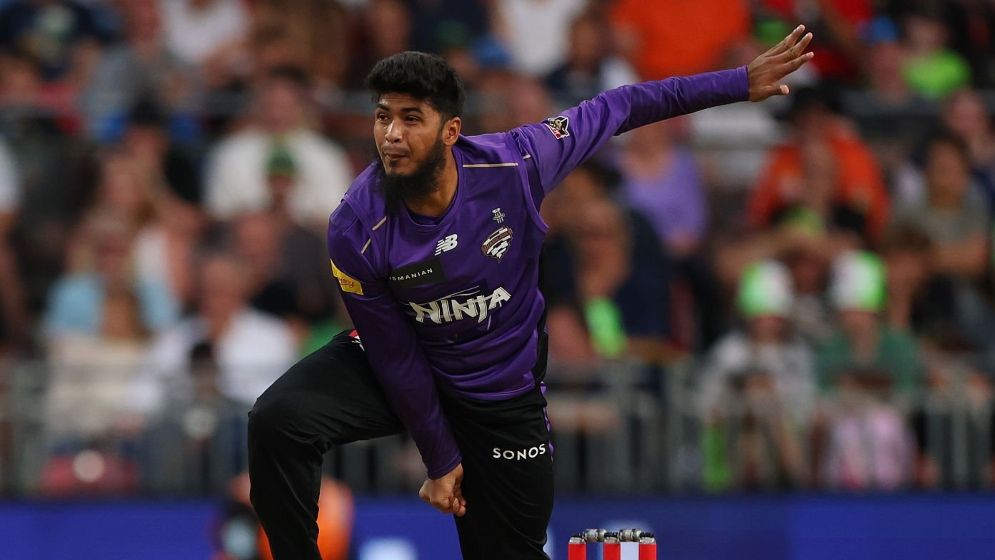 বাবর-স্মিথের ওপেনিং জুটির সামনে বোলিং করা হলো না রিশাদের