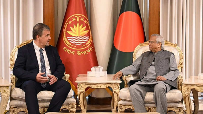 লেভেল প্লেয়িং ফিল্ড নিয়ে সমস্যা দেখছি না: ইইউ পর্যবেক্ষক দলকে প্রধান উপদেষ্টা