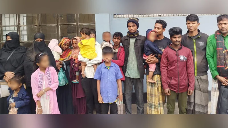 লোহাগাড়ায় ৪৫ রোহিঙ্গা আটক, ভুয়া এনআইডি জব্দ