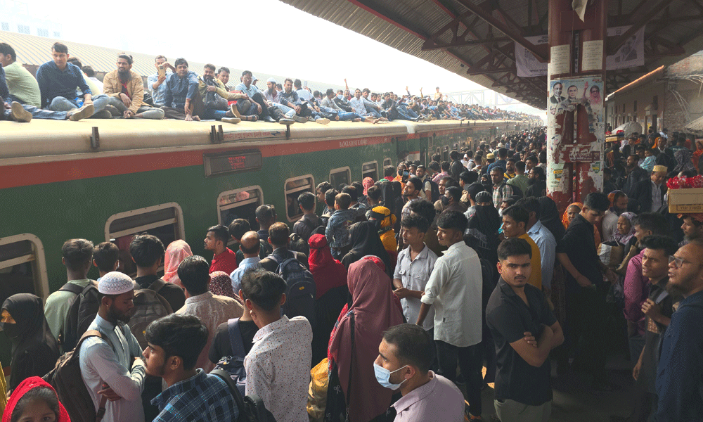 ভোটের ছুটিতে বাস-ট্রেন-লঞ্চে উপচে পড়া ভিড়