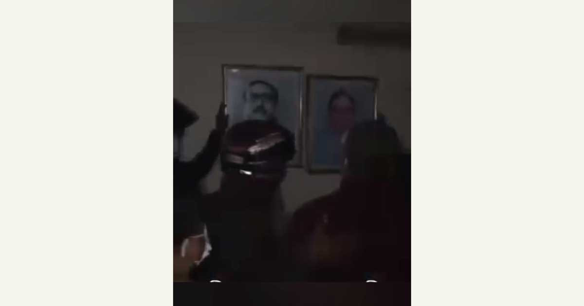 স্লোগান দিয়ে আ. লীগ কার্যালয় চালু, শেখ মুজিবুর ও হাসিনার ছবি গায়েব
