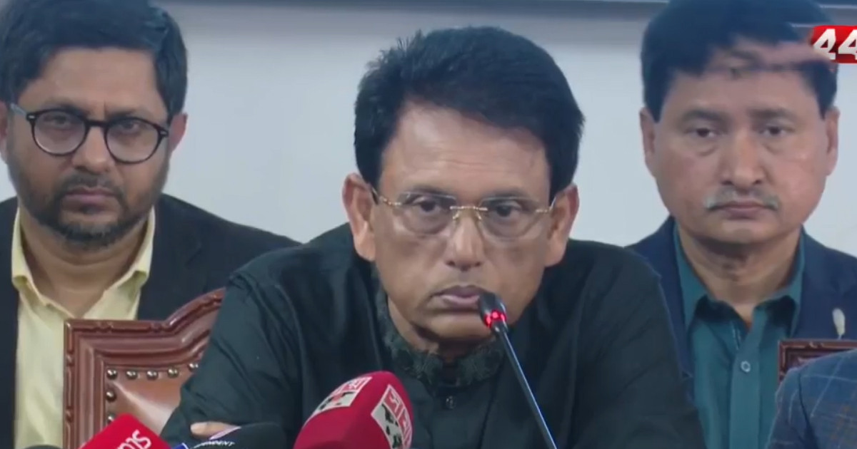 ‘শিক্ষকদের রাস্তায় নামার দরকার নেই, যৌক্তিক দাবি পর্যায়ক্রমে বাস্তবায়ন হবে’