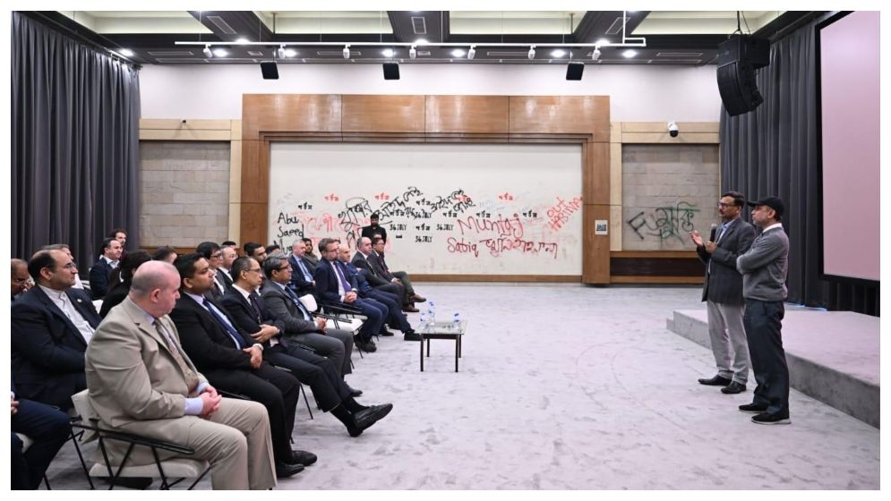 জুলাই গণঅভ্যুত্থান স্মৃতি জাদুঘর পরিদর্শনে কূটনীতিকেরা