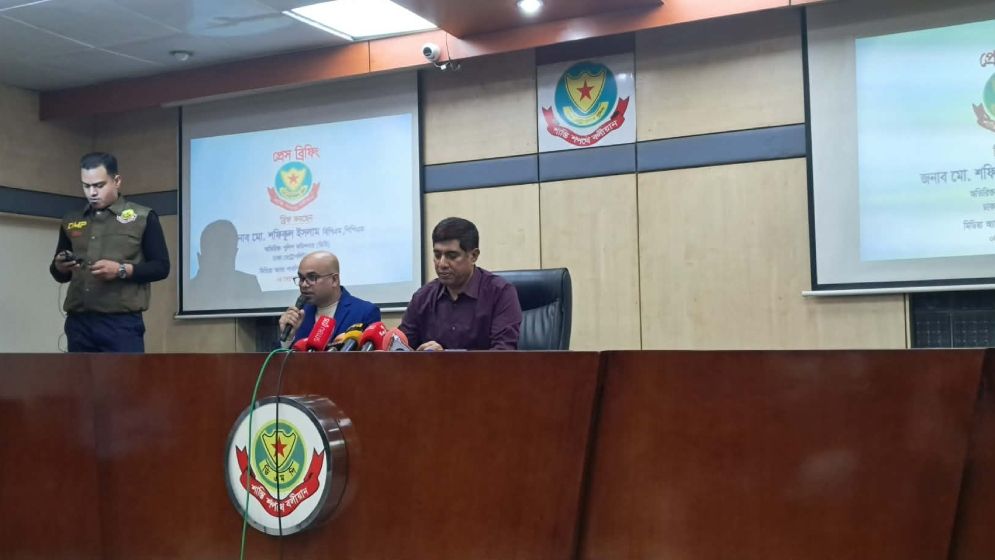 যথেষ্ট প্রমাণ থাকাতেই গ্রেফতার বঙ্গভবনের সেই কর্মকর্তা: ডিবি