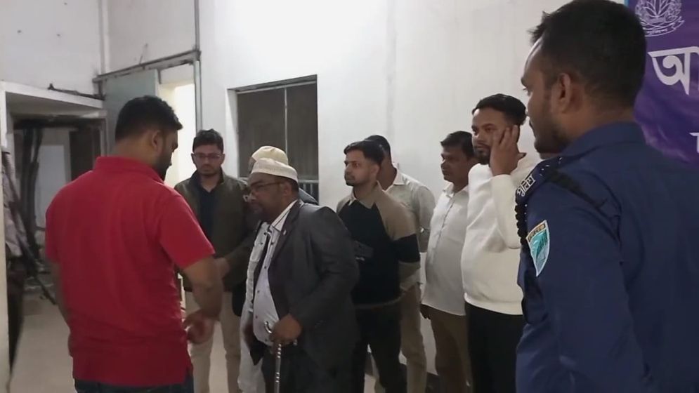 আশুলিয়ায় ভোট কেন্দ্র দখলচেষ্টা, সেনাবাহিনীর হাতে বিএনপির ১৩ নেতাকর্মী আটক