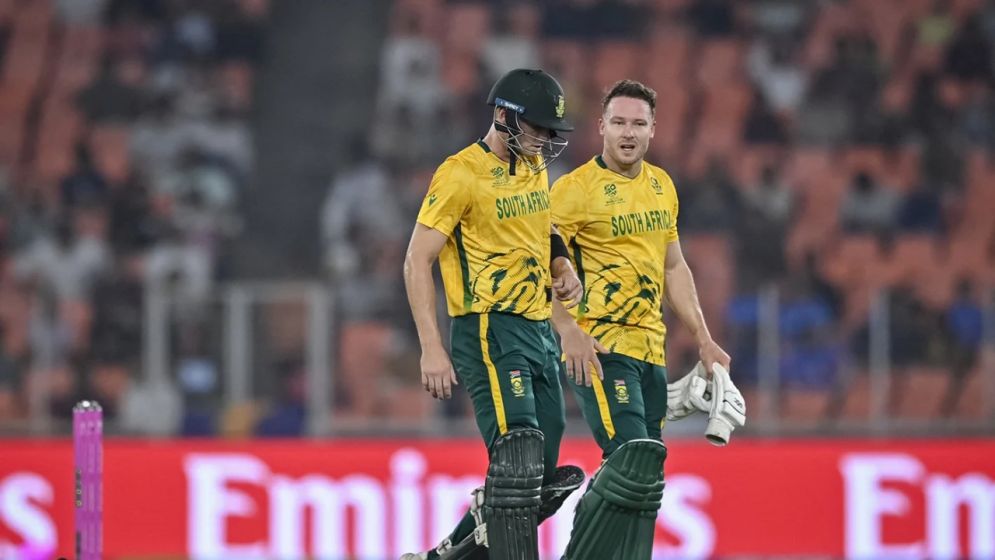 রেকর্ড গড়া ম্যাচে দ.আফ্রিকার বড় জয়