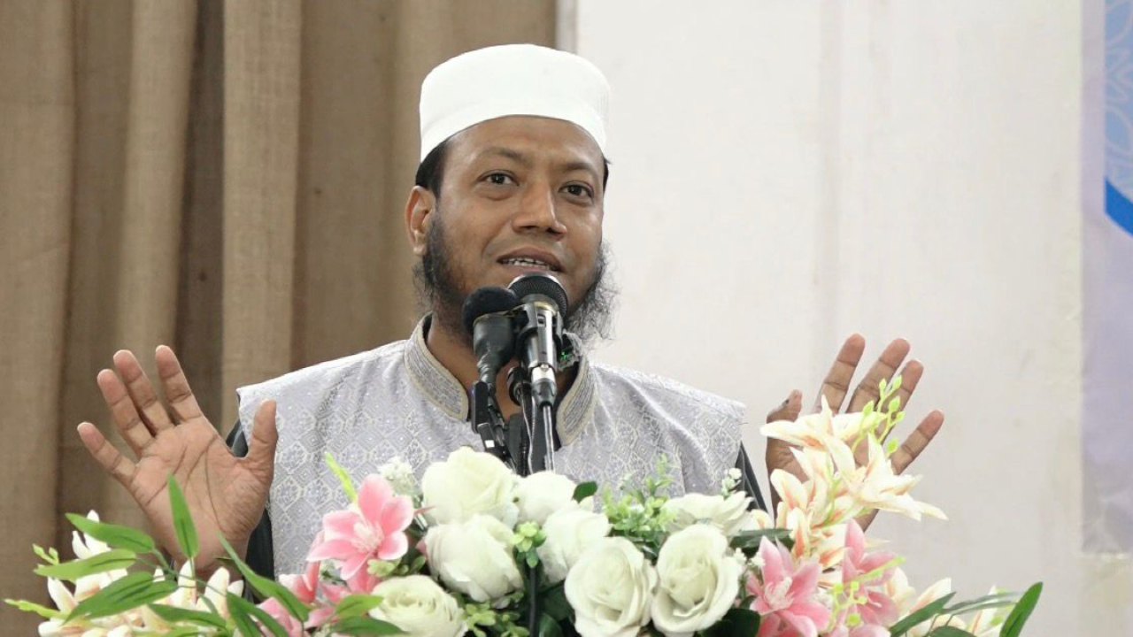 শুধু রমজান এসেছে বলেই মাথায় টুপি তুলবেন না : আমির হামজা