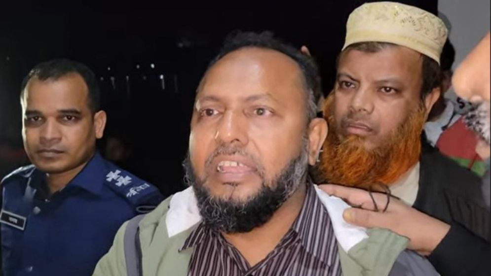 বগুড়ায় নির্বাচনি স্কুল কেন্দ্রে অনধিকার প্রবেশে দুই জামায়াত নেতাকর্মী আটক